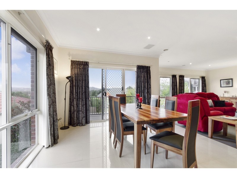 6 Ascot Rise, Berwick VIC 3806