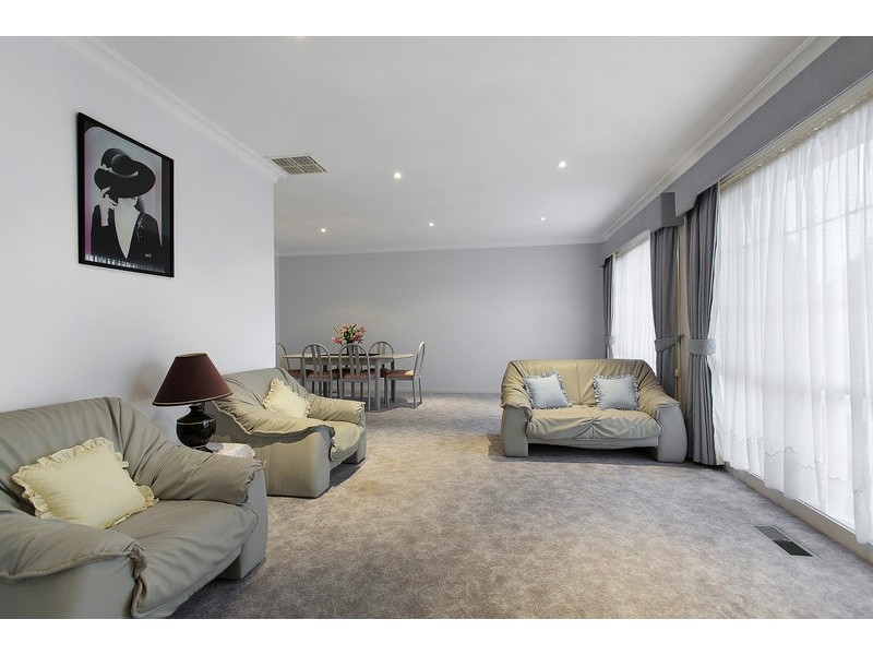 8 Ferny Court, Narre Warren South VIC 3805