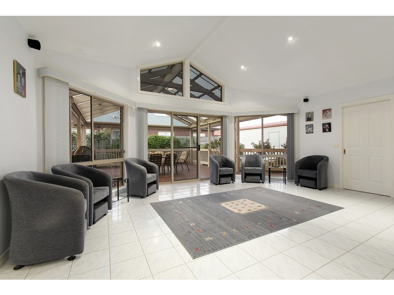 8 Ferny Court, Narre Warren South VIC 3805