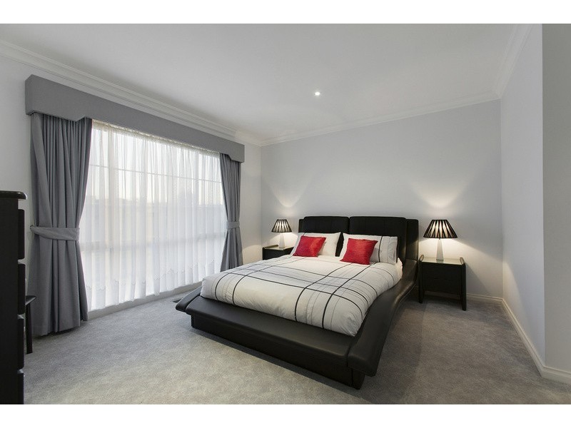 8 Ferny Court, Narre Warren South VIC 3805