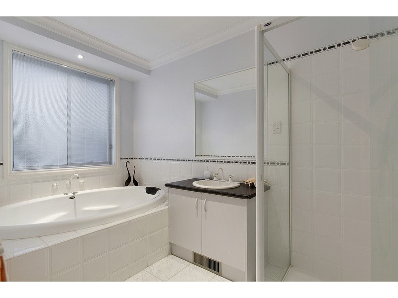 8 Ferny Court, Narre Warren South VIC 3805