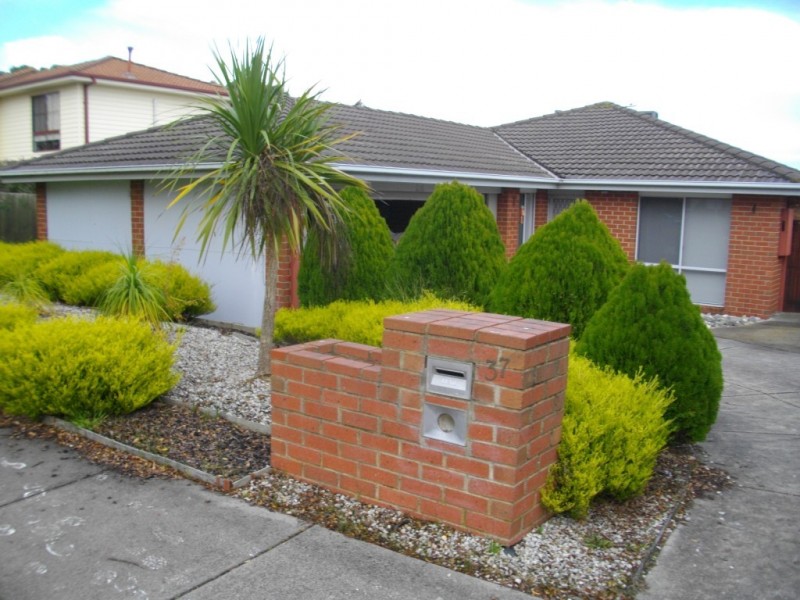 37 Lakeview Drive, Narre Warren South VIC 3805