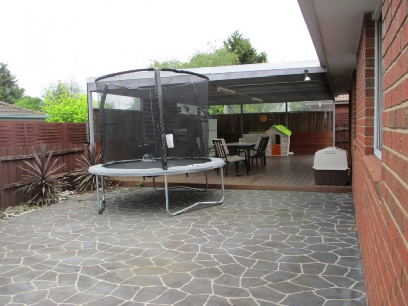 37 Lakeview Drive, Narre Warren South VIC 3805