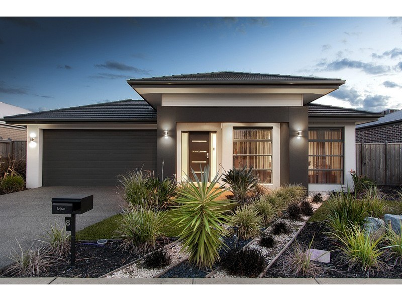 8 Peisley Crescent, Clyde North VIC 3978