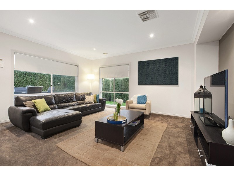 27 Ridgemont Drive, Berwick VIC 3806