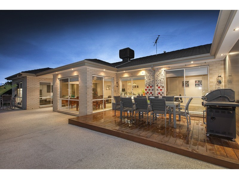 27 Ridgemont Drive, Berwick VIC 3806