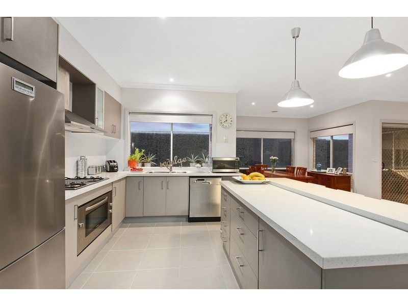 27 Ridgemont Drive, Berwick VIC 3806