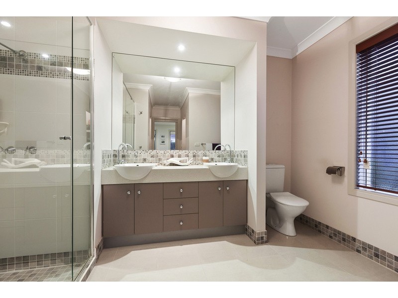 27 Ridgemont Drive, Berwick VIC 3806