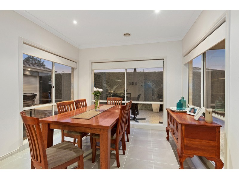 27 Ridgemont Drive, Berwick VIC 3806