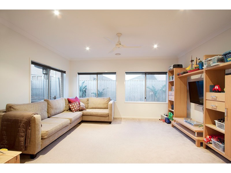 6 Little Gem Way, Berwick VIC 3806