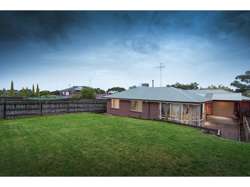 2 Nestle Retreat, Berwick VIC 3806