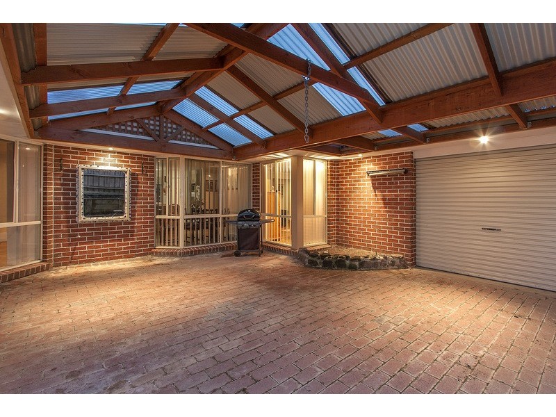 2 Nestle Retreat, Berwick VIC 3806