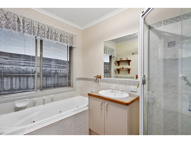 2 Nestle Retreat, Berwick VIC 3806