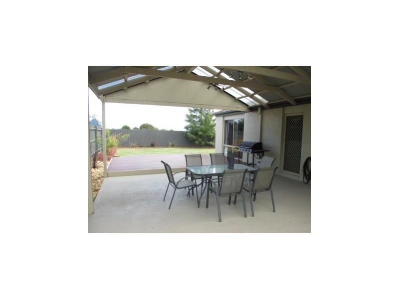 106 Harold Keys Drive, Narre Warren South VIC 3805