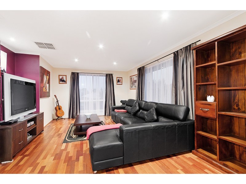 42 Ardblair Terrace, Narre Warren South VIC 3805