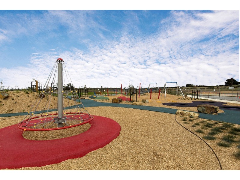 21 Riverstone Bd, Clyde North VIC 3978