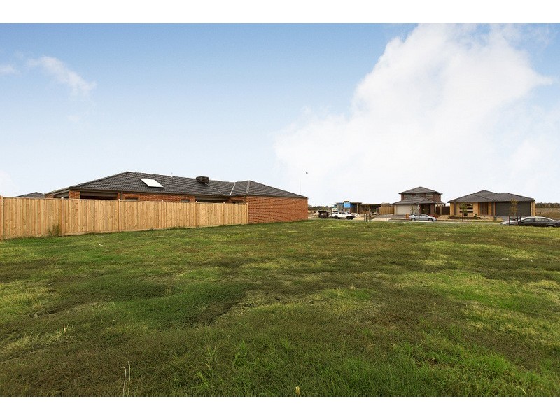 21 Riverstone Bd, Clyde North VIC 3978