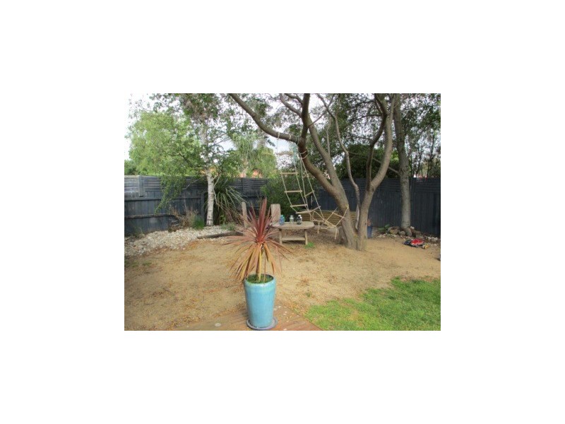 12 Hillman Court, Berwick VIC 3806