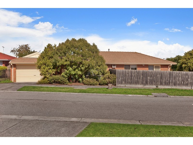 15 Sanctuary Rise, Narre Warren VIC 3805