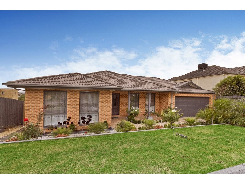 42 Montbrae Circuit, Narre Warren North VIC 3804