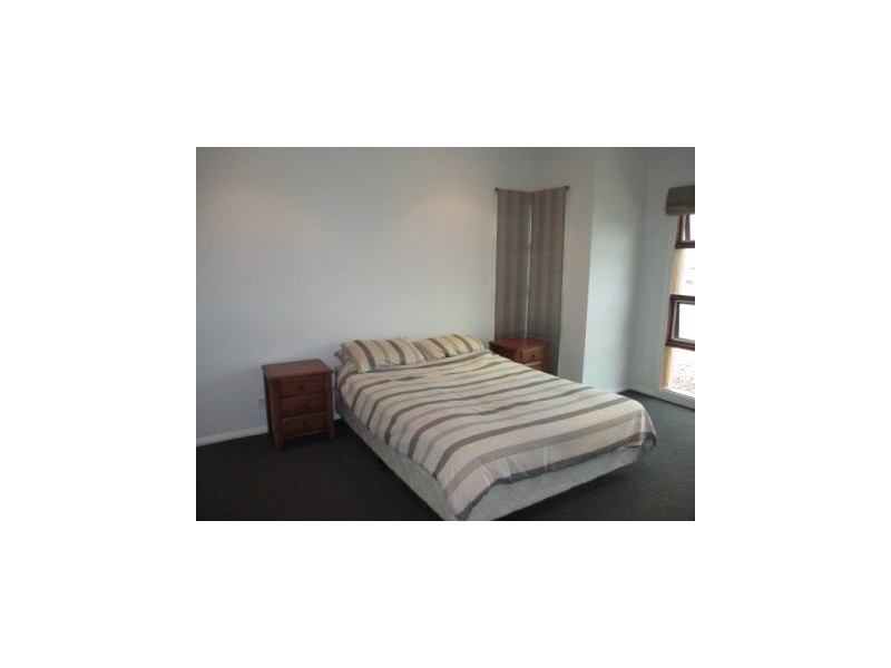 2 Jasmine Grove, Officer VIC 3809