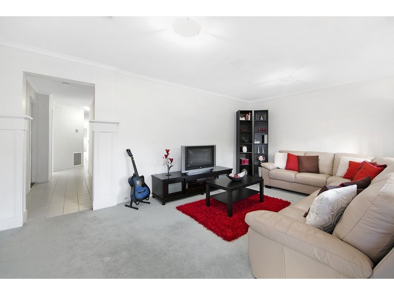 8 Jarryd Crescent, Berwick VIC 3806