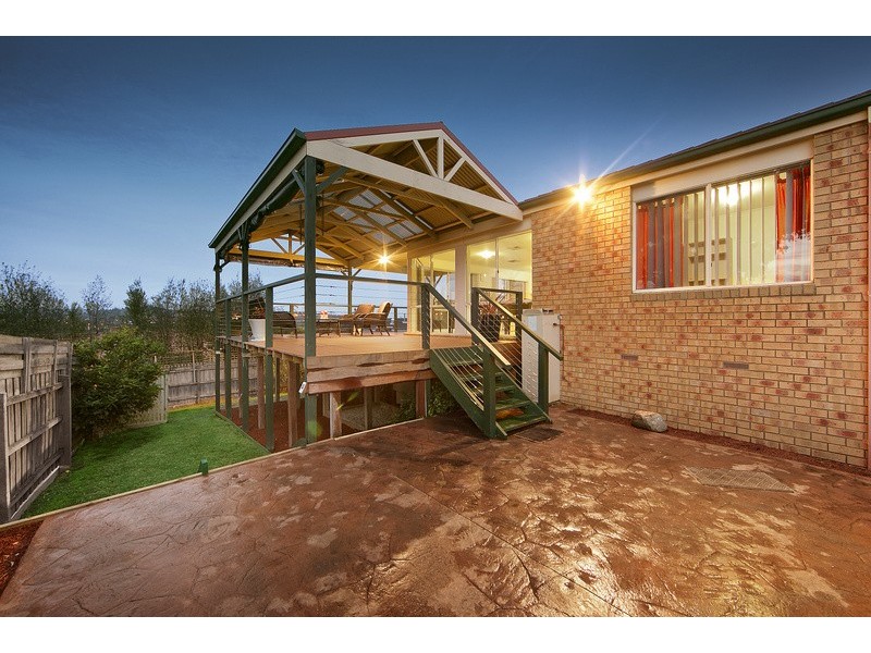 8 Jarryd Crescent, Berwick VIC 3806