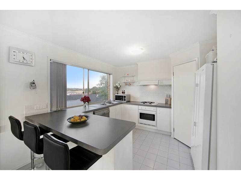 8 Jarryd Crescent, Berwick VIC 3806