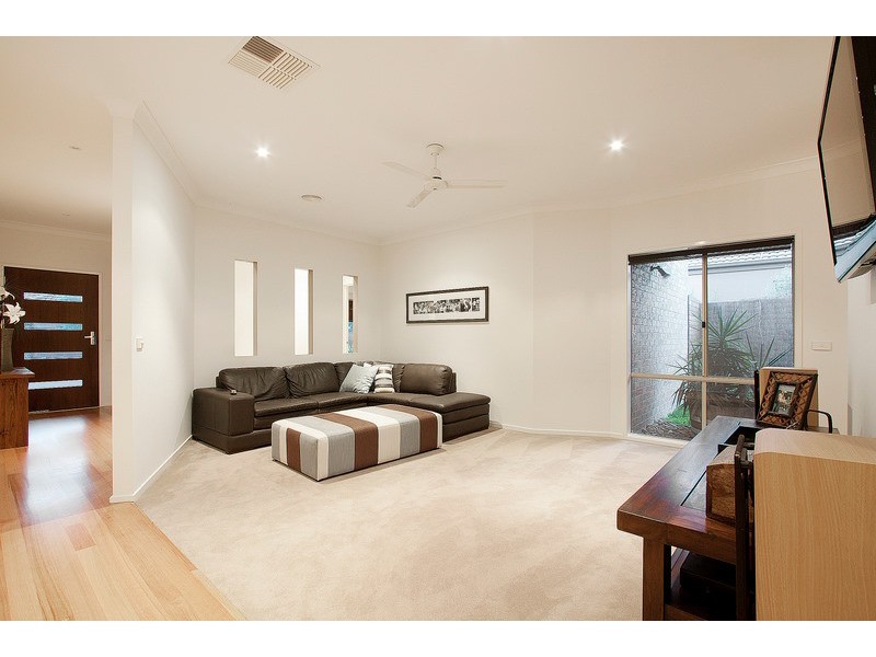 6 Little Gem Way, Berwick VIC 3806