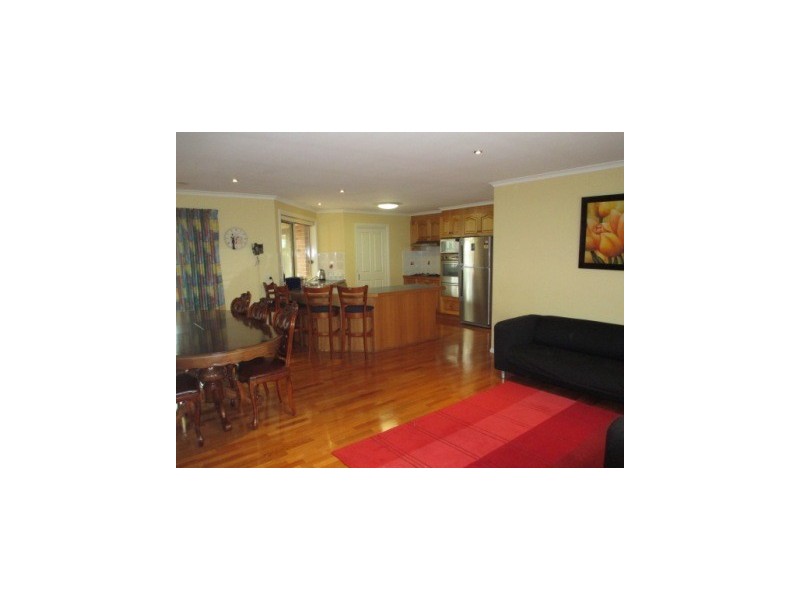 26 Mayfair Cres, Narre Warren VIC 3805