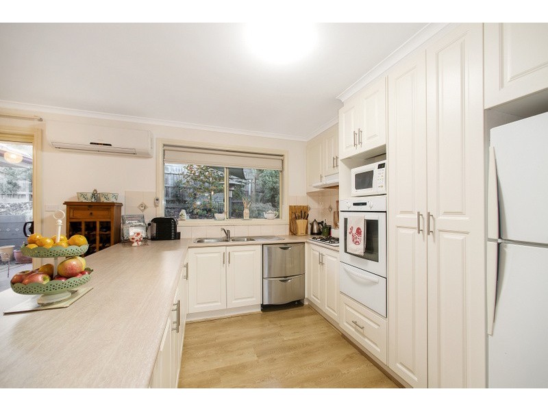 33 Ben Drive, Pakenham VIC 3810