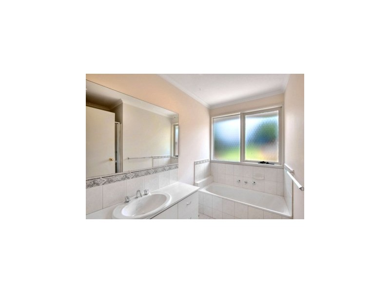 34 Saxonwood Drive, Narre Warren VIC 3805