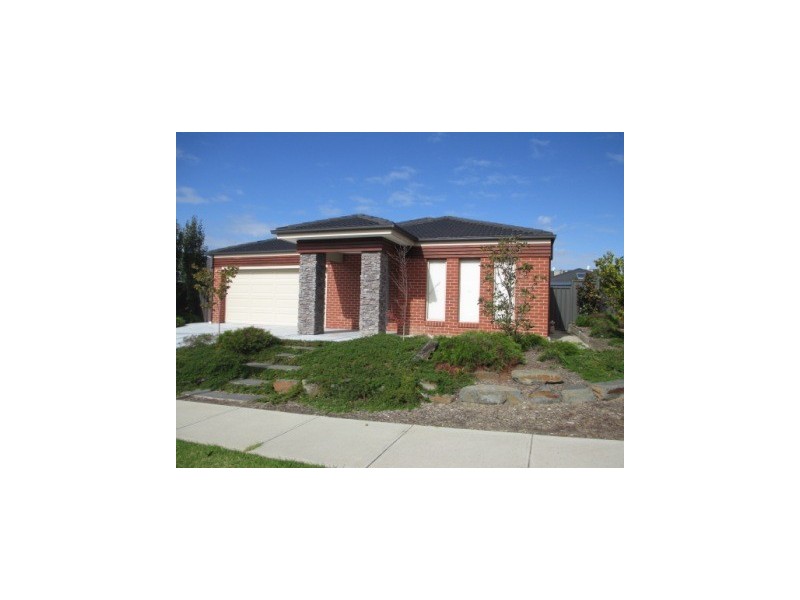13 Jefferson Ave, Cranbourne North VIC 3977