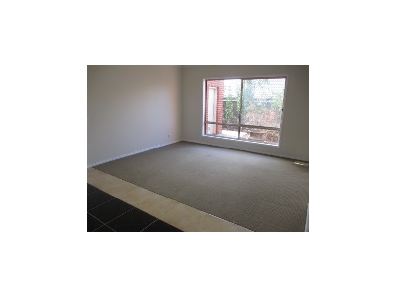 13 Jefferson Ave, Cranbourne North VIC 3977