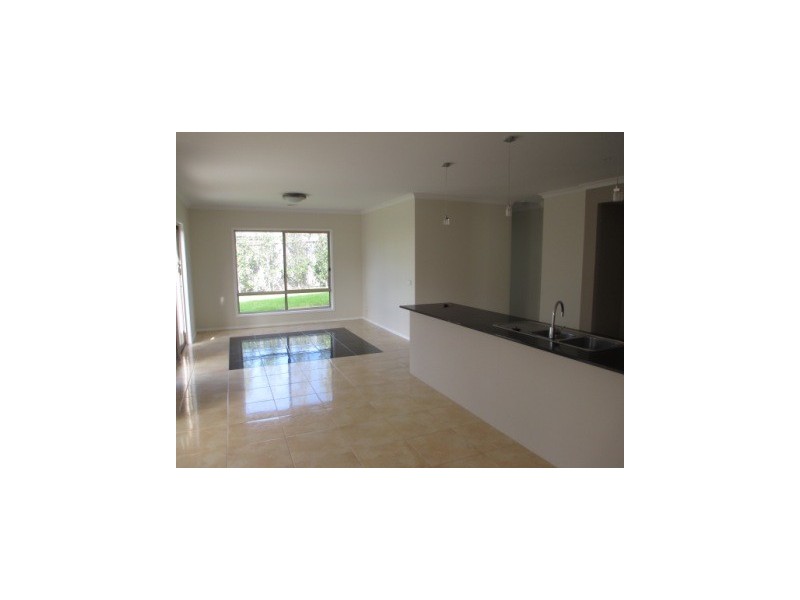 13 Jefferson Ave, Cranbourne North VIC 3977