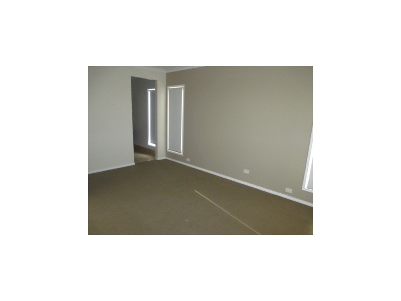 13 Jefferson Ave, Cranbourne North VIC 3977