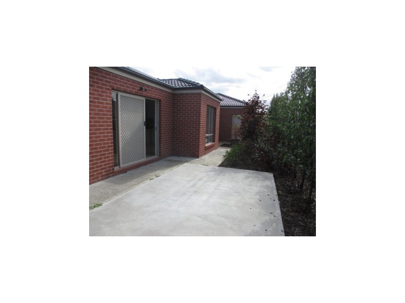 13 Jefferson Ave, Cranbourne North VIC 3977