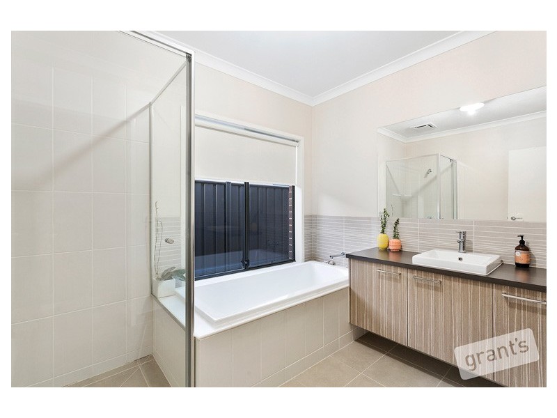 35 Datura Drive, Cranbourne North VIC 3977