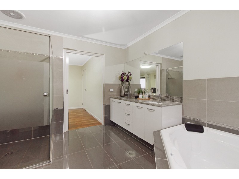 19 Sunview Place, Berwick VIC 3806