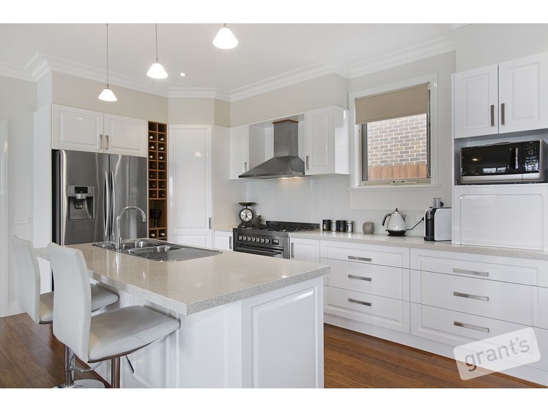 8/14 Avard Court, Berwick VIC 3806