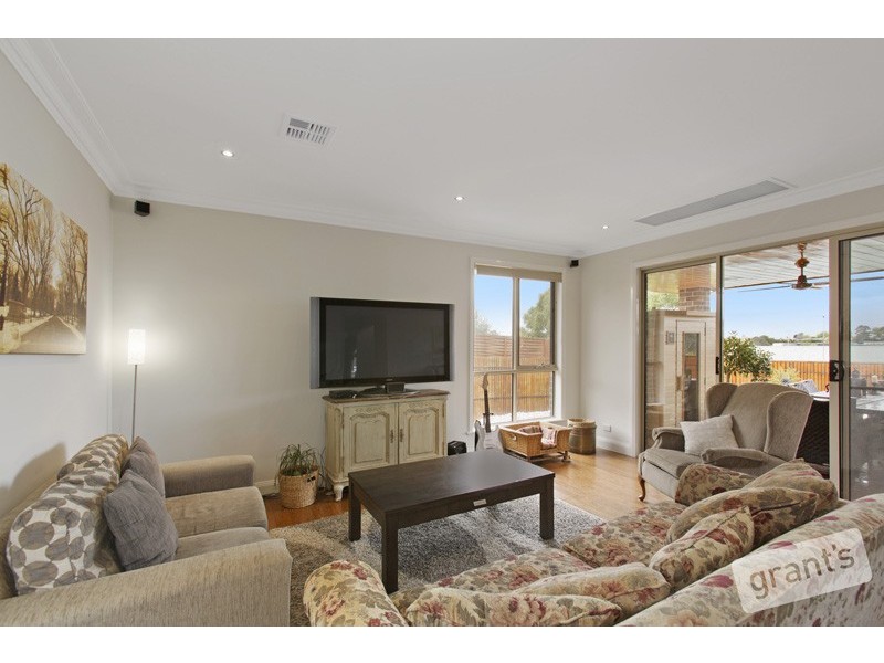 8/14 Avard Court, Berwick VIC 3806