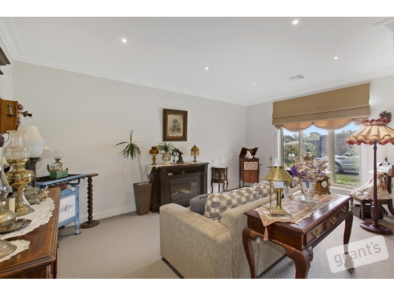 8/14 Avard Court, Berwick VIC 3806