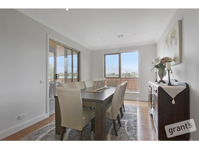 8/14 Avard Court, Berwick VIC 3806