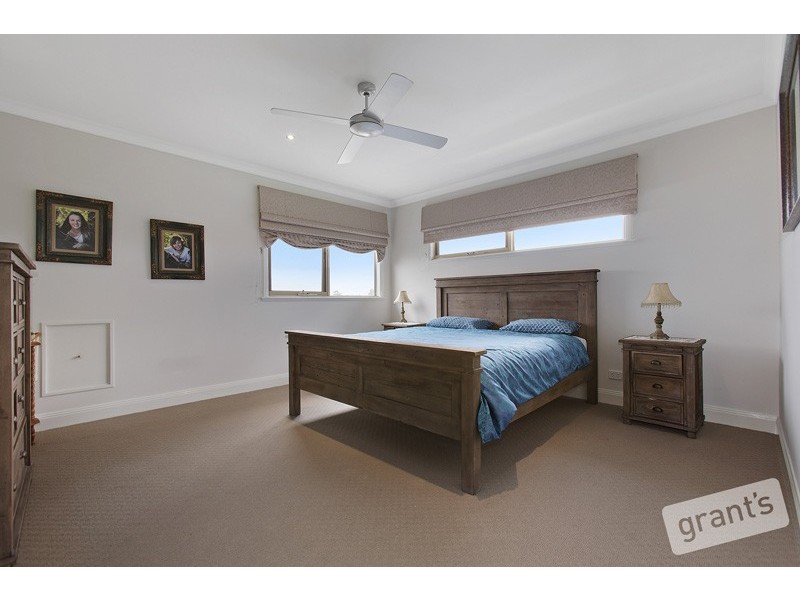 8/14 Avard Court, Berwick VIC 3806