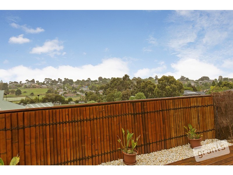 8/14 Avard Court, Berwick VIC 3806