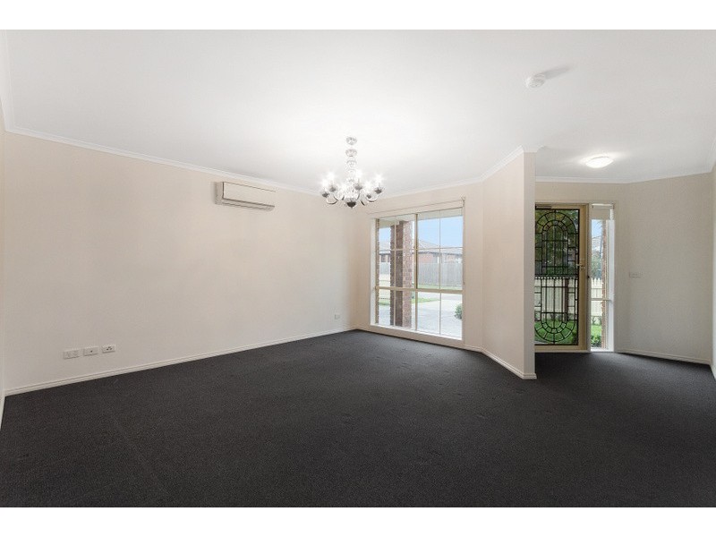 32 Glenn Erin Way, Berwick VIC 3806