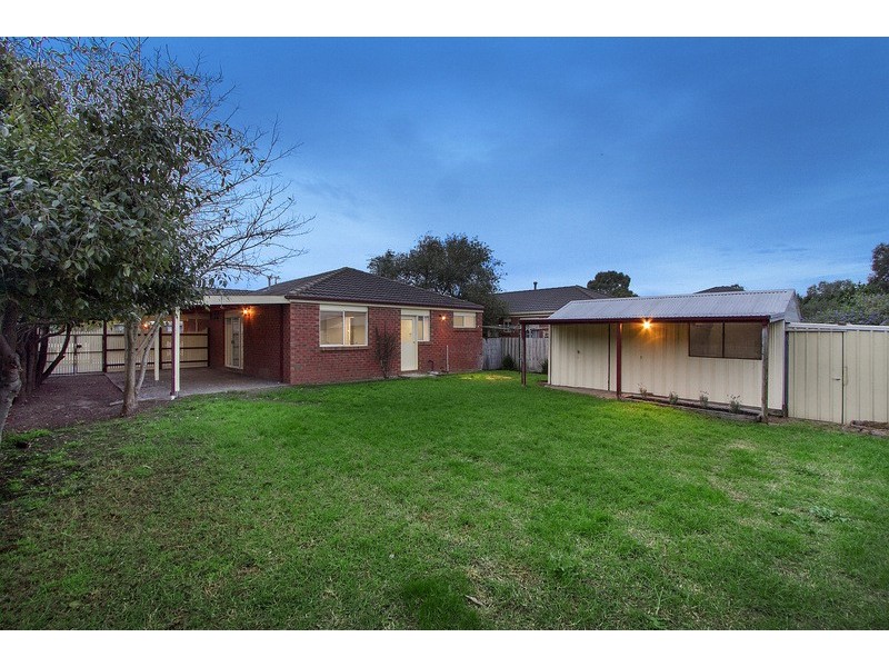 32 Glenn Erin Way, Berwick VIC 3806