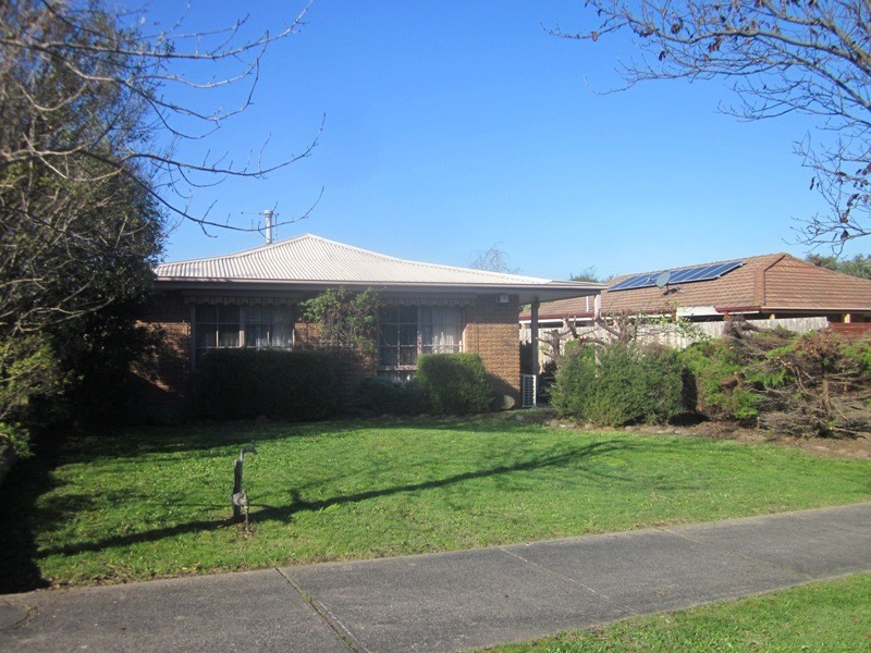 6 Mason Way, Berwick VIC 3806