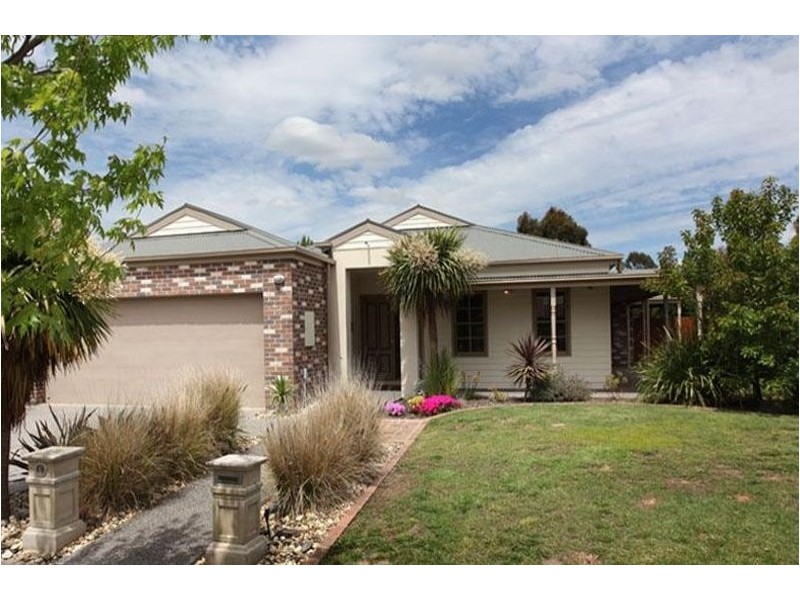 16 Sanctuary Way, Beaconsfield VIC 3807