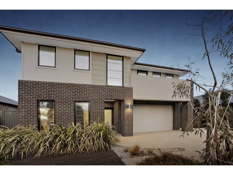 14 Kindred Avenue, Cranbourne North VIC 3977